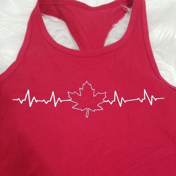 Canadiana NEW Red Sleeveless Maple Leaf Heartbeat 100% Cotton Graphic Tank NWT - Picture 2 of 9